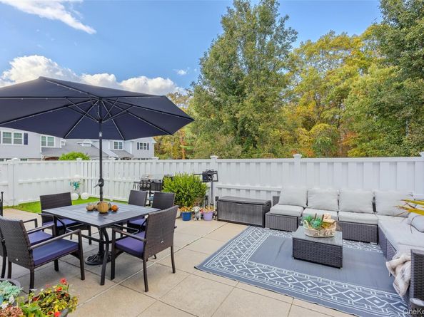 4 Cari Lane, Middle Island NY 11953