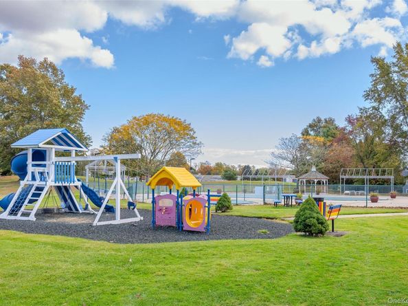 4 Cari Lane, Middle Island NY 11953