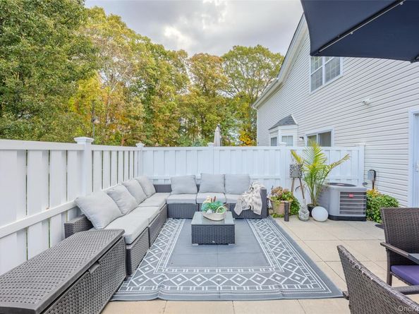 4 Cari Lane, Middle Island NY 11953