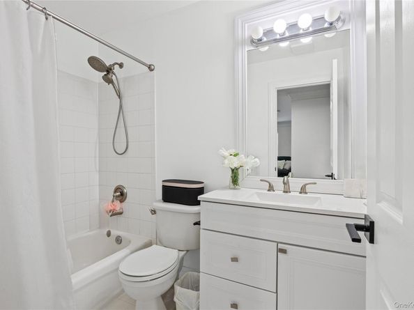 4 Cari Lane, Middle Island NY 11953