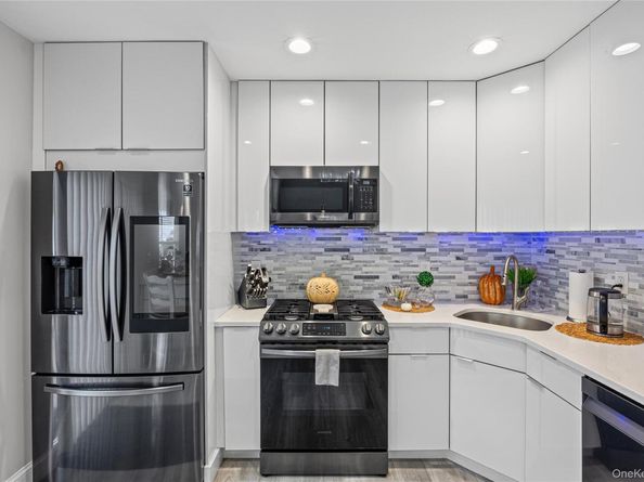 4 Cari Lane, Middle Island NY 11953