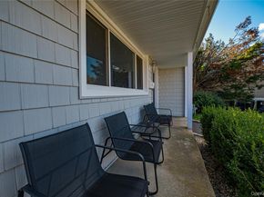 11 Dwight Circle, Commack NY 11725