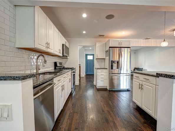 11 Dwight Circle, Commack NY 11725