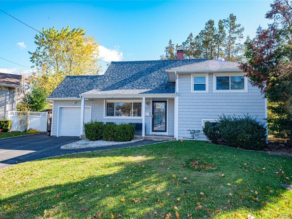 11 Dwight Circle, Commack NY 11725