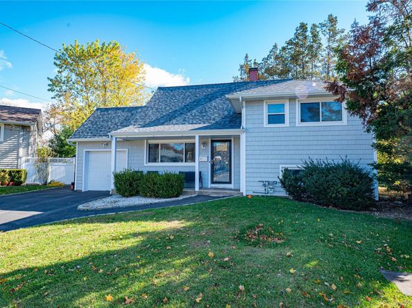 11 Dwight Circle, Commack NY 11725