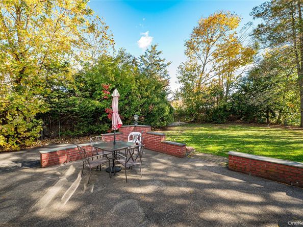 11 Dwight Circle, Commack NY 11725