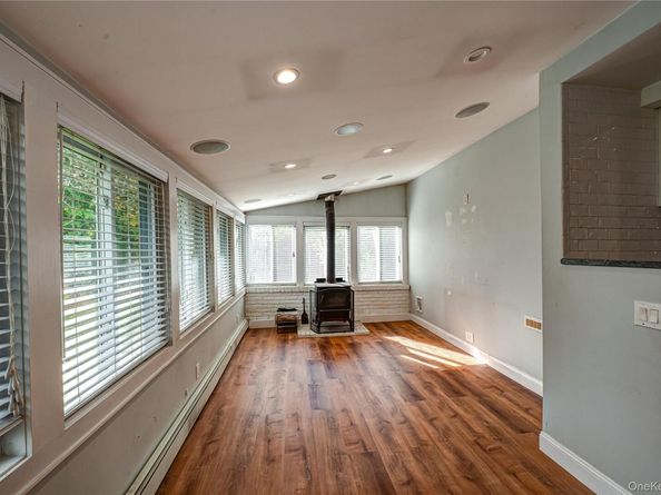 11 Dwight Circle, Commack NY 11725