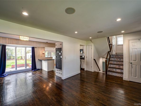 11 Dwight Circle, Commack NY 11725