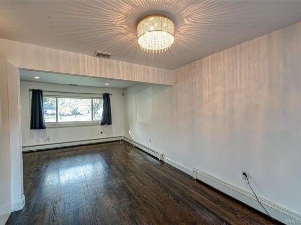 11 Dwight Circle, Commack NY 11725