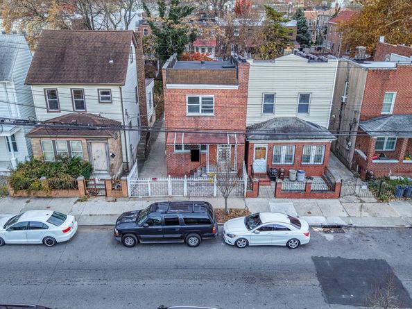 836 E 229th Street, Bronx NY 10466