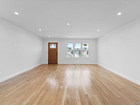 89 Thurton Place, Yonkers NY 10704