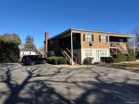 40 Canoe Place Road 4, Hampton Bays NY 11946