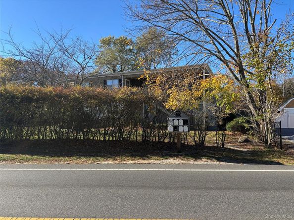 40 Canoe Place Road 4, Hampton Bays NY 11946