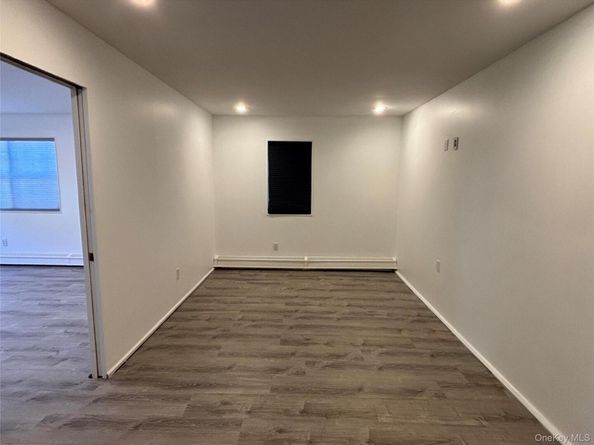 40 Canoe Place Road 4, Hampton Bays NY 11946