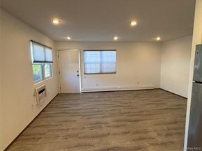 40 Canoe Place Road 4, Hampton Bays NY 11946