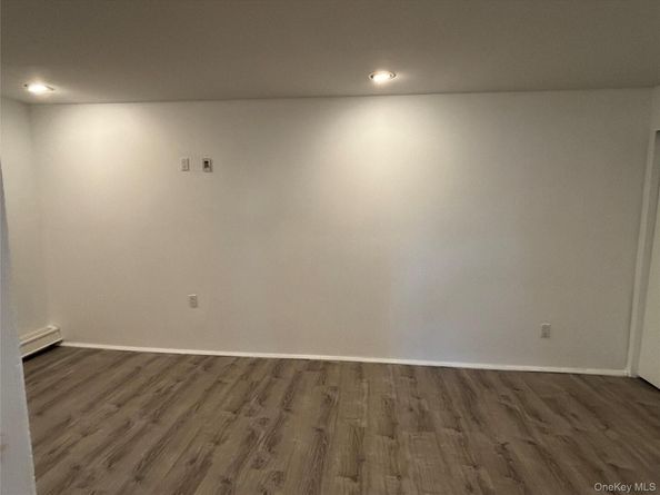 40 Canoe Place Road 4, Hampton Bays NY 11946