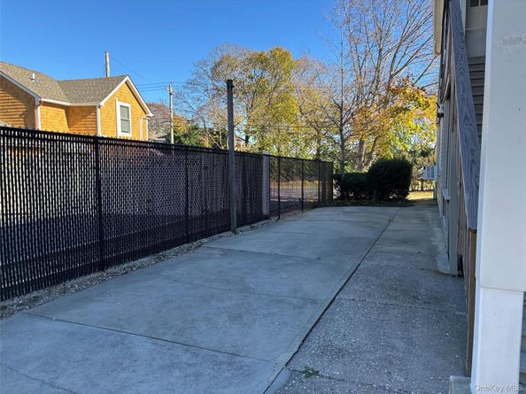 40 Canoe Place Road 4, Hampton Bays NY 11946