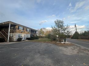 40 Canoe Place Road 4, Hampton Bays NY 11946