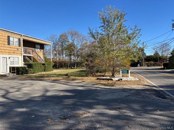 40 Canoe Place Road 4, Hampton Bays NY 11946