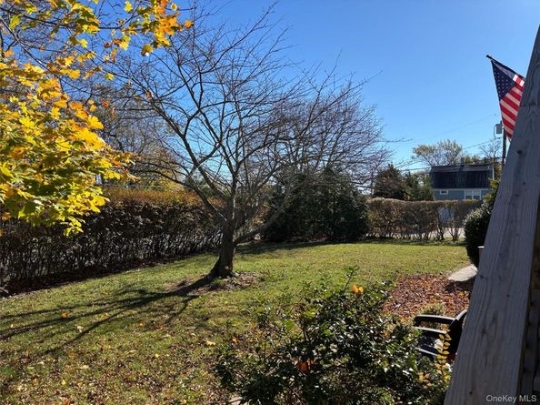 40 Canoe Place Road 4, Hampton Bays NY 11946