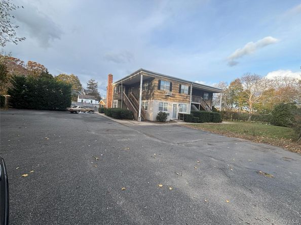 40 Canoe Place Road 4, Hampton Bays NY 11946