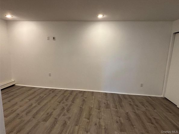 40 Canoe Place Road 4, Hampton Bays NY 11946