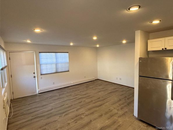 40 Canoe Place Road 4, Hampton Bays NY 11946