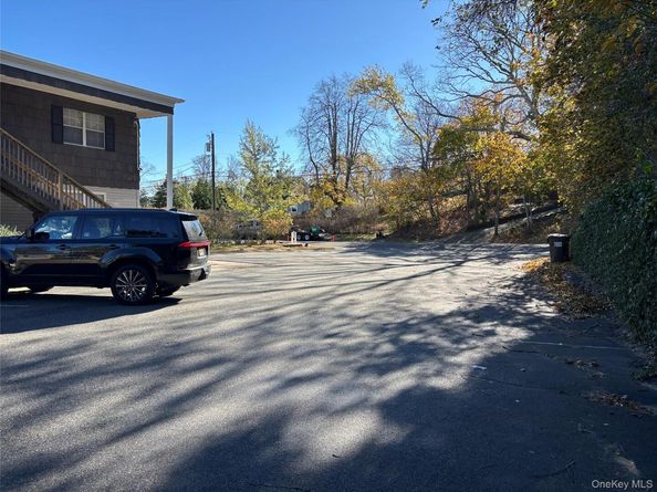 40 Canoe Place Road 4, Hampton Bays NY 11946