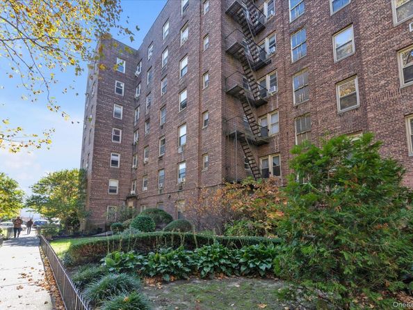 48 55 43rd Street 3F, Woodside NY 11377