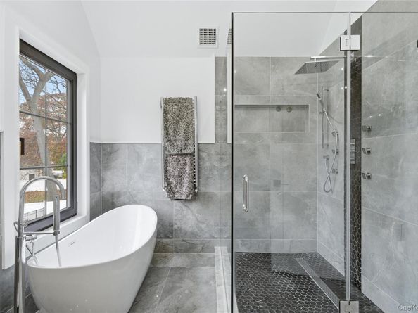 18 Timberpoint Road, East Islip NY 11730