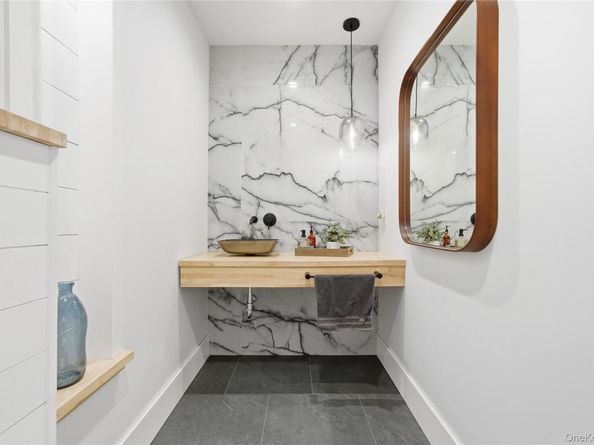 18 Timberpoint Road, East Islip NY 11730