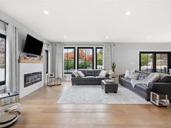 18 Timberpoint Road, East Islip NY 11730