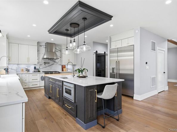 18 Timberpoint Road, East Islip NY 11730