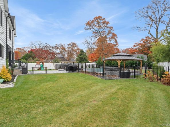 18 Timberpoint Road, East Islip NY 11730