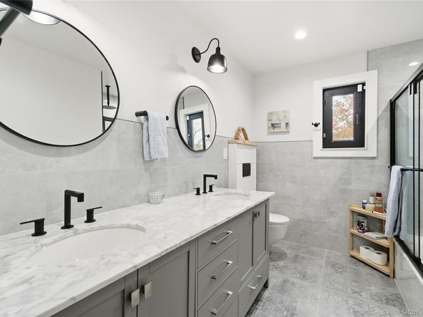 18 Timberpoint Road, East Islip NY 11730