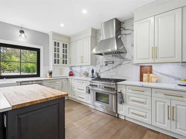 18 Timberpoint Road, East Islip NY 11730