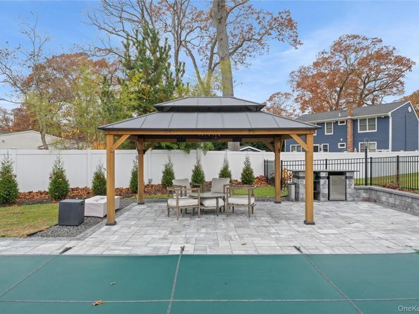 18 Timberpoint Road, East Islip NY 11730