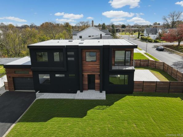 1 Short Lane, Levittown NY 11756