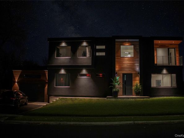 1 Short Lane, Levittown NY 11756