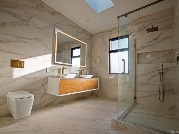 1 Short Lane, Levittown NY 11756