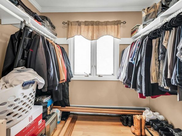 94 Pequot Lane, East Islip NY 11730