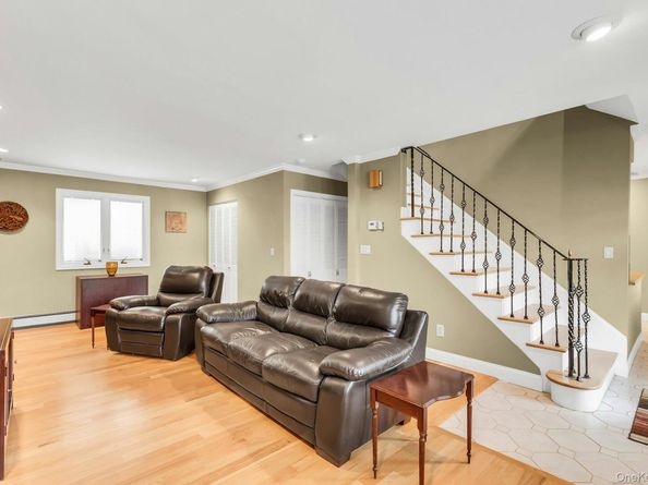 94 Pequot Lane, East Islip NY 11730