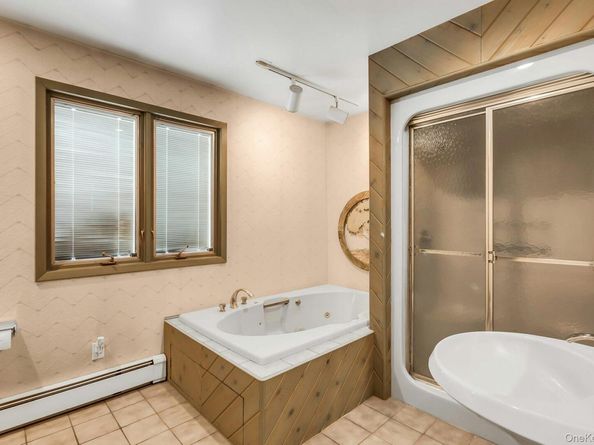 94 Pequot Lane, East Islip NY 11730