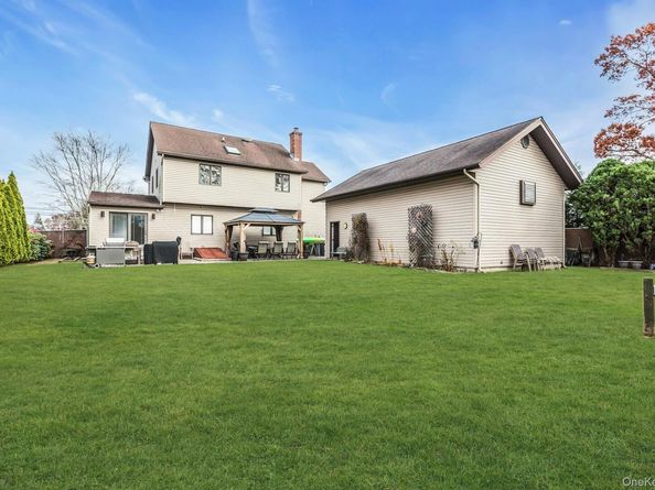 94 Pequot Lane, East Islip NY 11730