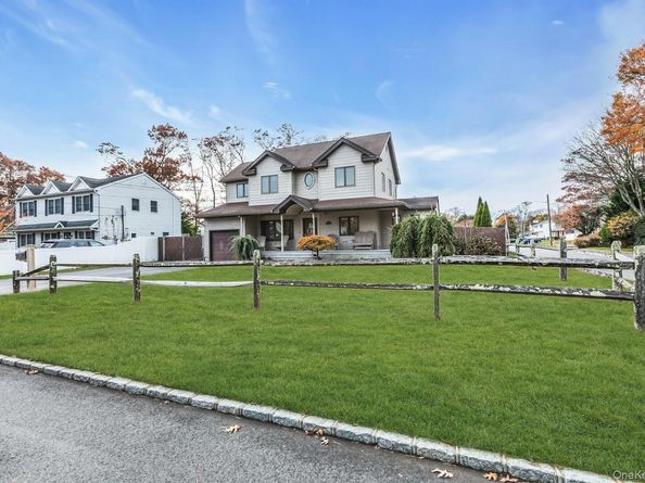 94 Pequot Lane, East Islip NY 11730