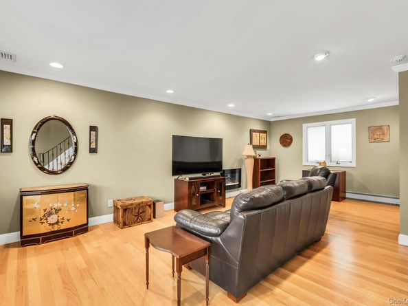 94 Pequot Lane, East Islip NY 11730