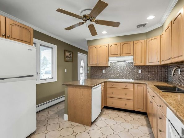 94 Pequot Lane, East Islip NY 11730