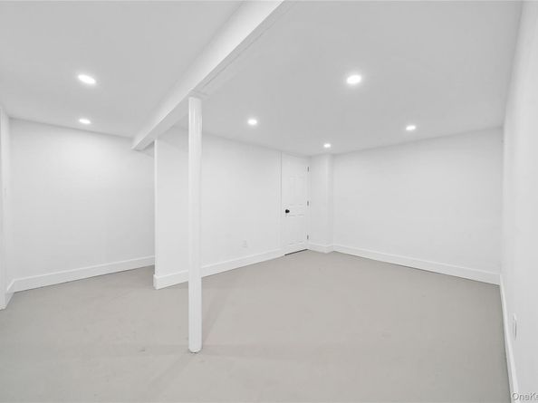 16 Fife Drive, Coram NY 11727