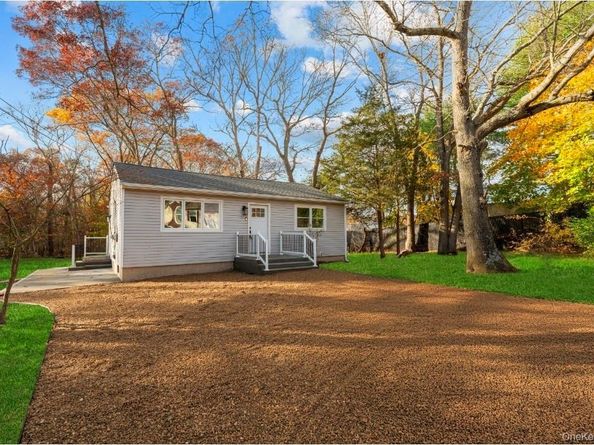 16 Fife Drive, Coram NY 11727