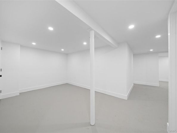 16 Fife Drive, Coram NY 11727